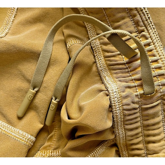 LULULEMON Pace Breaker Linerless Shorts Mens Size XXL 5" Inseam Diluted Yellow‎ - Picture 2 of 8